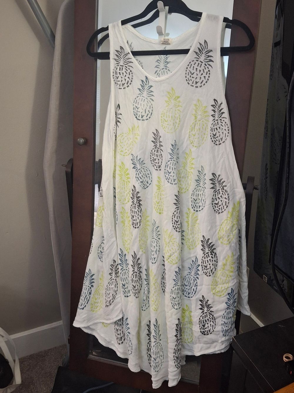 White Pineapple Print Sleeveless Dress